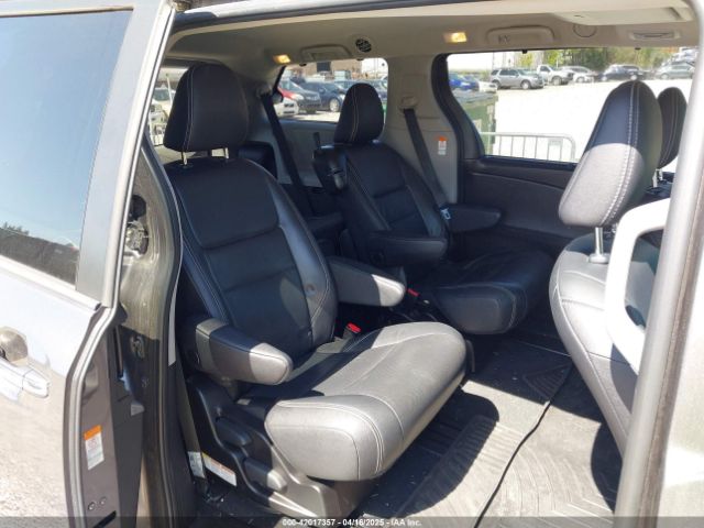 5TDXZ3DC8KS987473 Toyota Sienna Se Premium 8 Passenger