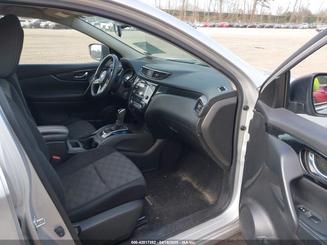 JN1BJ1CR7HW141374 Nissan Rogue Sport Sv