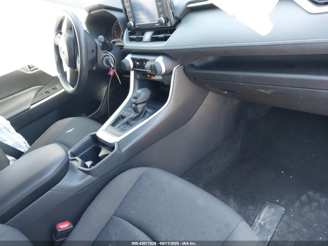 Toyota RAV4 LE 2021 JTMH1RFV2MD062943 Image 5