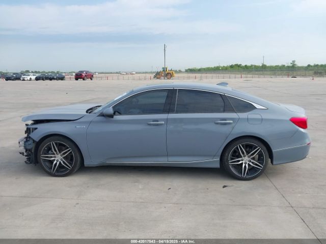 1HGCV3F92NA029136 Honda Accord Hybrid Touring