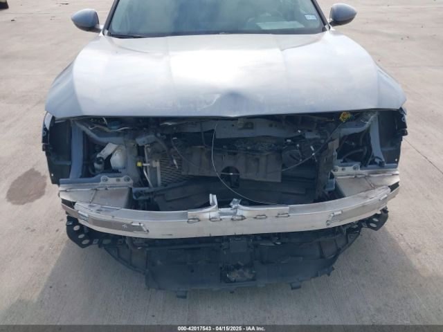 1HGCV3F92NA029136 Honda Accord Hybrid Touring