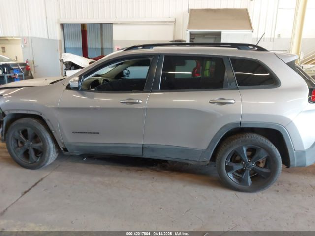 1C4PJLCB3JD542813 Jeep Cherokee Latitude Fwd