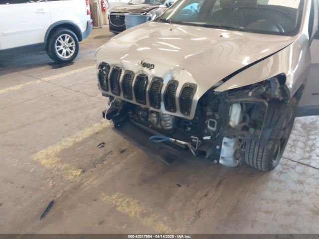 1C4PJLCB3JD542813 Jeep Cherokee Latitude Fwd