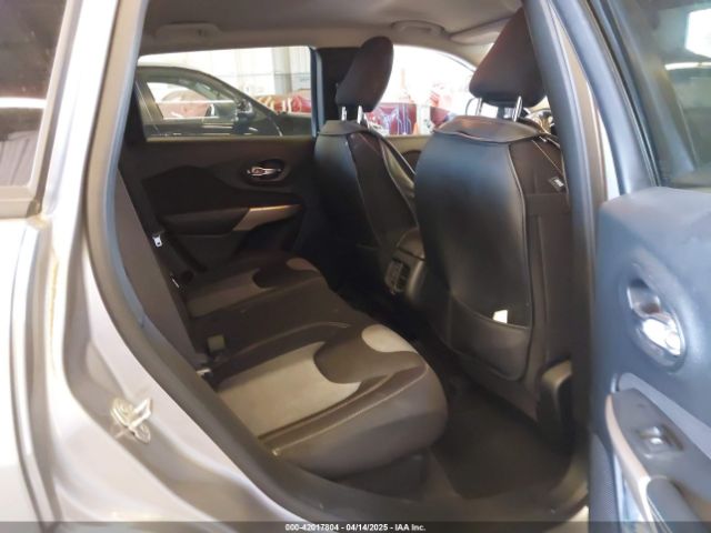 1C4PJLCB3JD542813 Jeep Cherokee Latitude Fwd