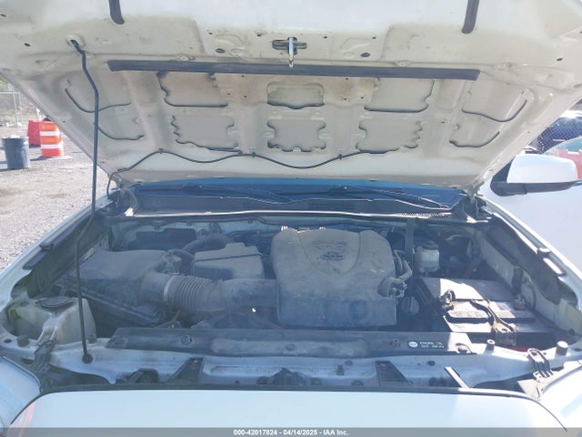 5TFSZ5AN3JX139876 Toyota Tacoma Sr5 V6
