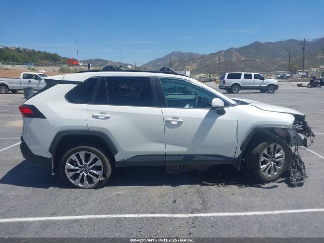 2T3C1RFV2NW228022 Toyota Rav4 Xle Premium