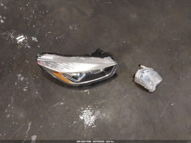 1FMCU9HD3JUD21789 Ford ESCAPE SEL