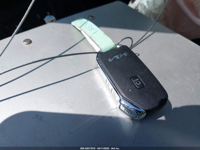 KNDER2AA8R7550694 KIA SELTOS EX