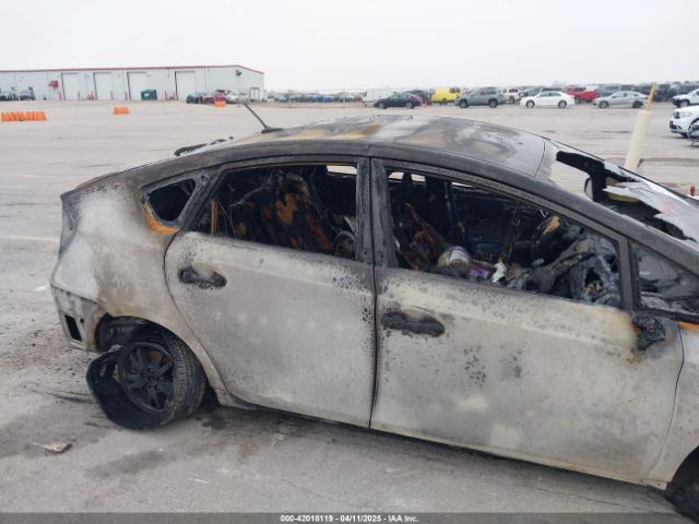 JTDKN3DU6F1892475 Toyota Prius Three