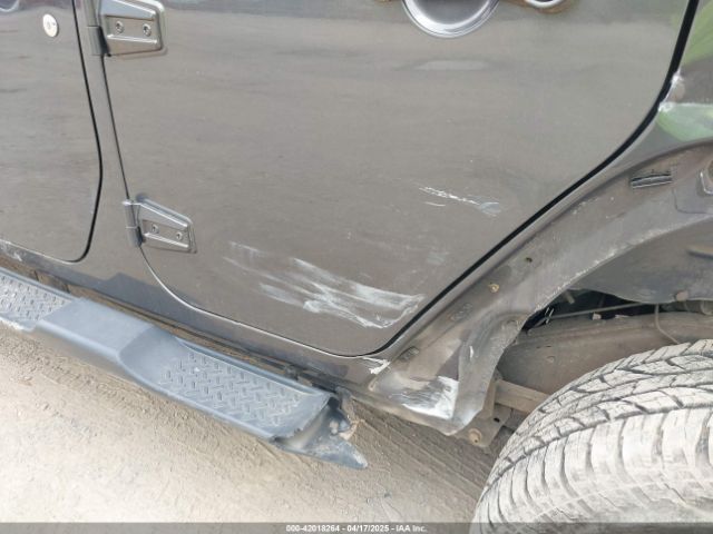 1C4BJWEGXHL595724 Jeep Wrangler Unlimited Sahara 4x4