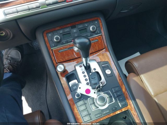 2010 AUDI A8 L WAURVAFA8AN008489 Photo 10