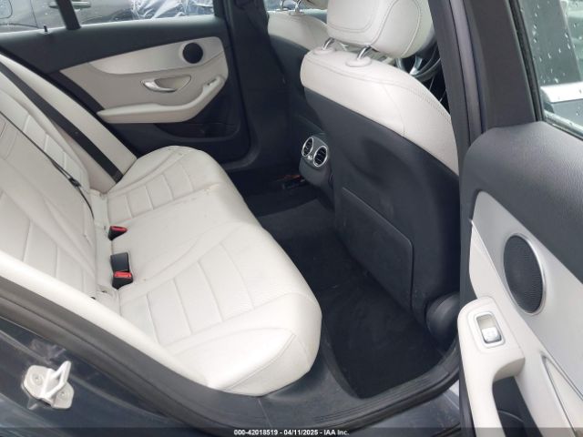 55SWF4JB4FU047637 Mercedes-Benz C 300 Luxury/sport