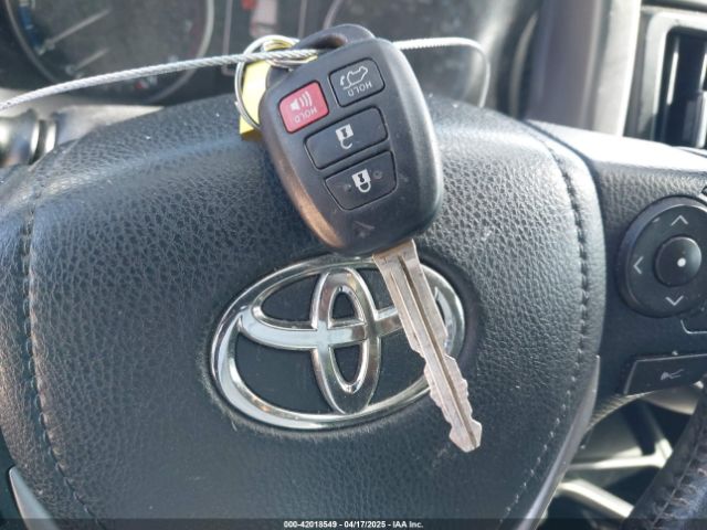 JTMRFREV5HJ123412 Toyota Rav4 Xle