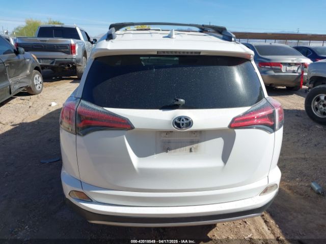 JTMRFREV5HJ123412 Toyota Rav4 Xle