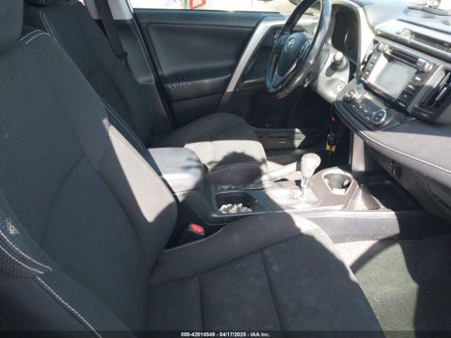 JTMRFREV5HJ123412 Toyota Rav4 Xle