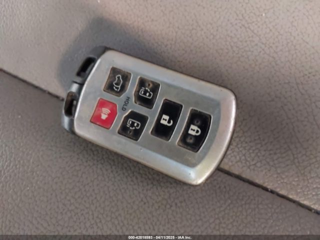 5TDYK3DCXFS534633 Toyota Sienna Xle 8 Passenger