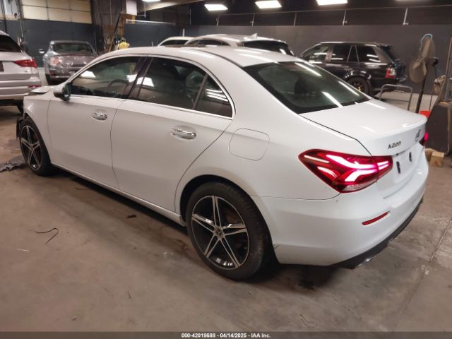 2019 MERCEDES-BENZ A 220 WDD3G4FB7KW022043 Photo 2