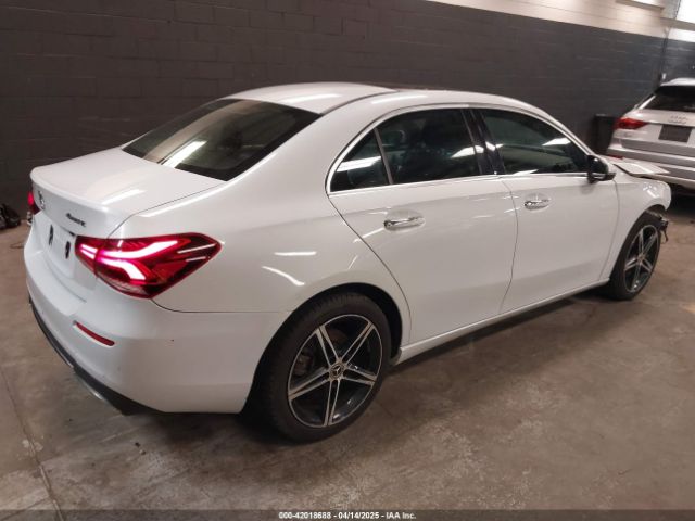 2019 MERCEDES-BENZ A 220 WDD3G4FB7KW022043 Photo 3
