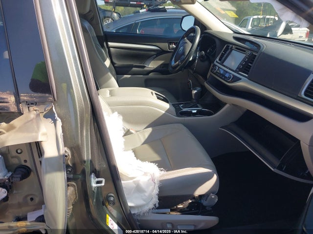5TDKZRFH6JS285012 Toyota Highlander Xle