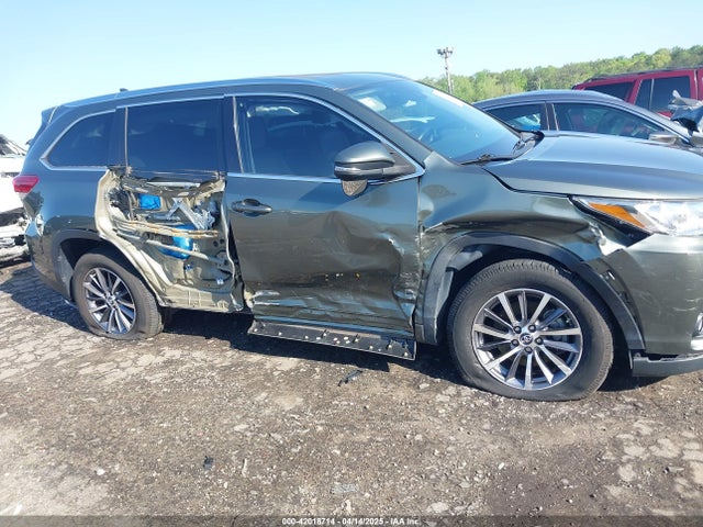 5TDKZRFH6JS285012 Toyota Highlander Xle