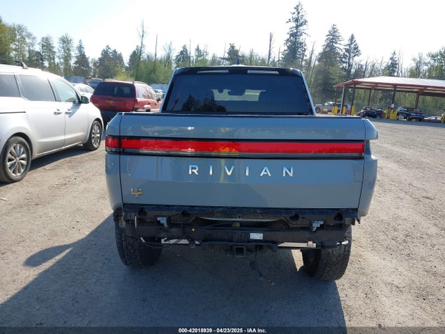 Rivian R1t Adventure 2022 7FCTGAAA5NN007018 Image 17
