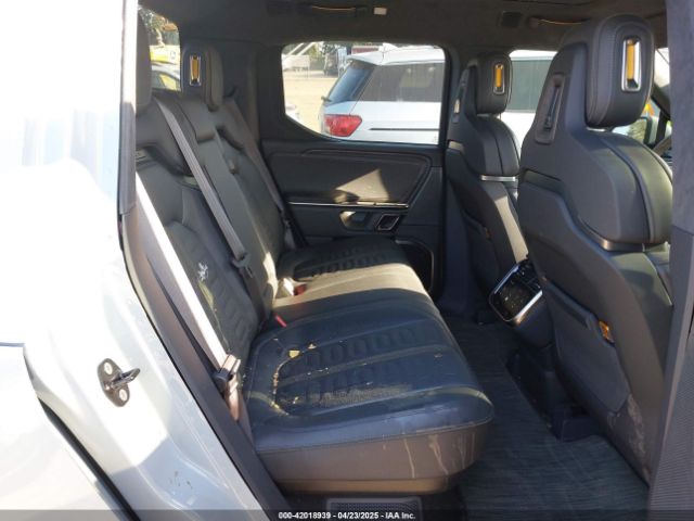 2022 RIVIAN R1T 7FCTGAAA5NN007018 Photo 7