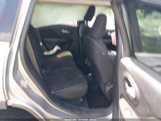 1C4PJMCS2GW267423 Jeep Cherokee Latitude