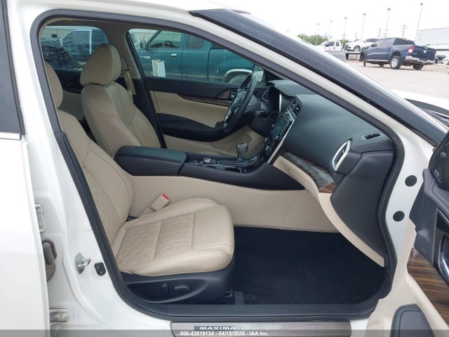 1N4AA6AP7JC407352 Nissan Maxima 3.5 Platinum