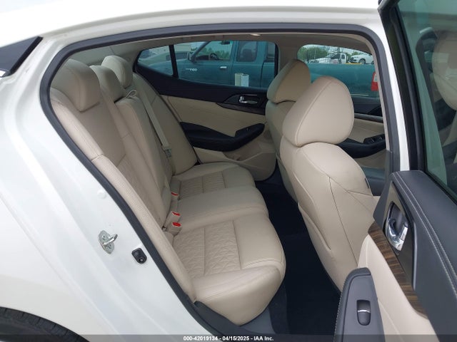 1N4AA6AP7JC407352 Nissan Maxima 3.5 Platinum