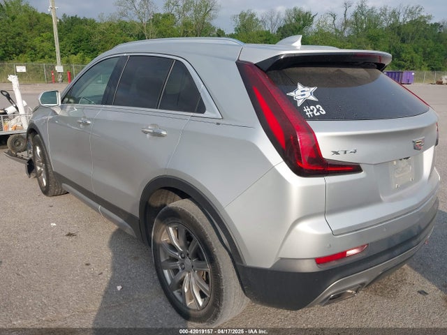 2019 CADILLAC XT4 1GYFZCR42KF228986 Photo 2