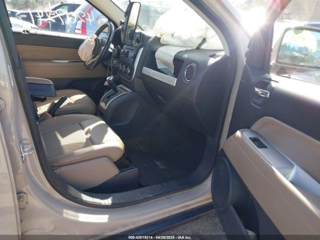 1C4NJDEBXGD808735 Jeep Compass Latitude