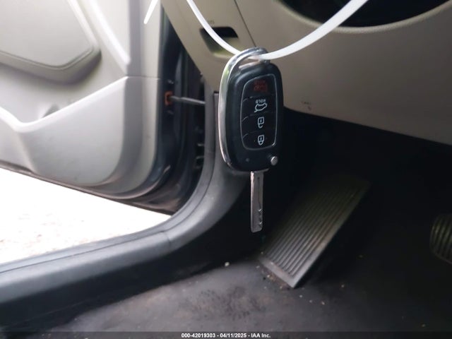 KM8J23A49KU934201 Hyundai TUCSON SE