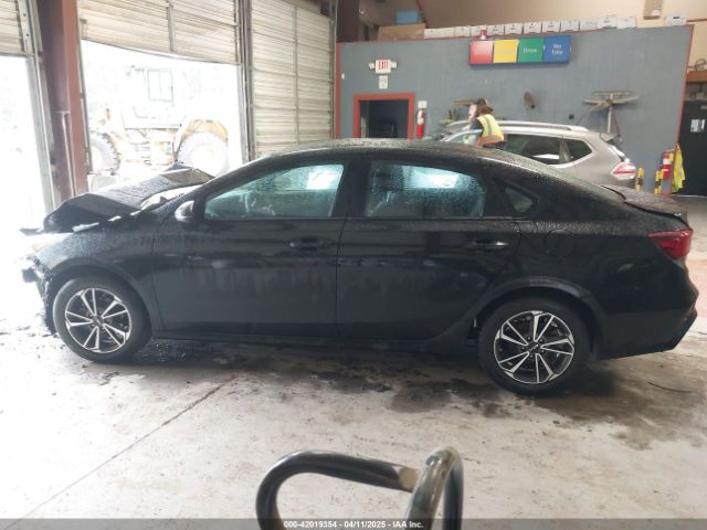 3KPF24AD6NE467743 KIA Forte Lxs