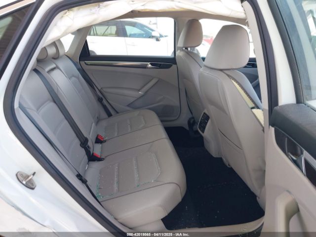 1VWBA7A30JC052183 Volkswagen Passat 2.0t Se