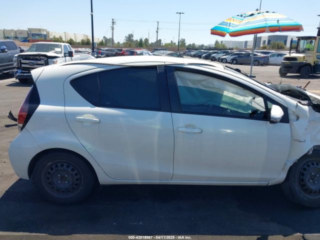JTDKDTB34F1112714 Toyota Prius C Two