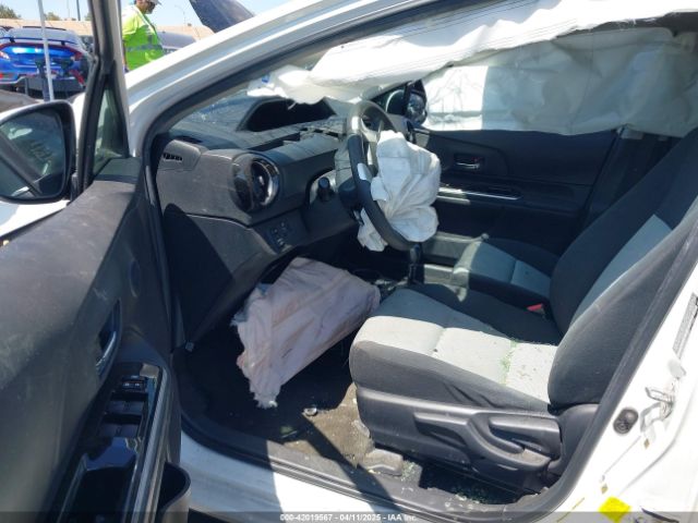 JTDKDTB34F1112714 Toyota Prius C Two