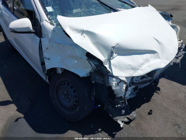 JTDKDTB34F1112714 Toyota Prius C Two