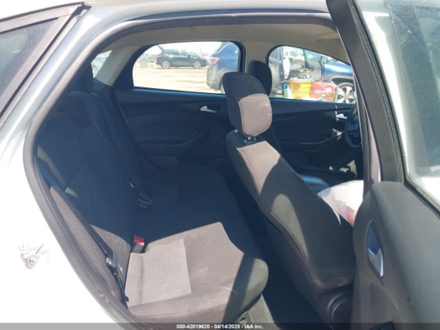1FADP3F24JL231447 Ford FOCUS SE