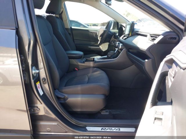 JTMH1RFV3KJ008405 Toyota RAV4 LE