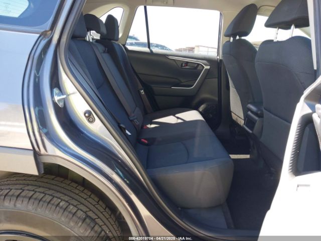 JTMH1RFV3KJ008405 Toyota RAV4 LE