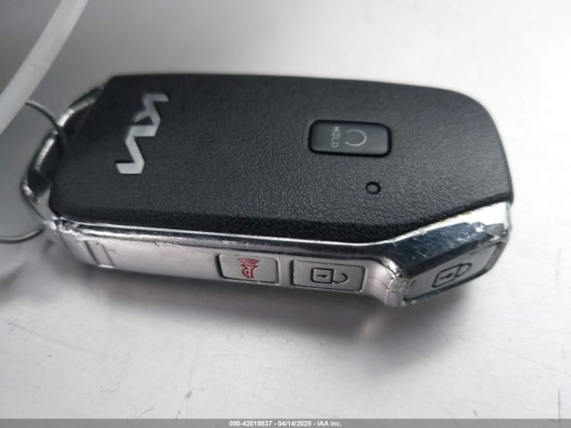 KNDEU2AA3P7371233 KIA SELTOS S