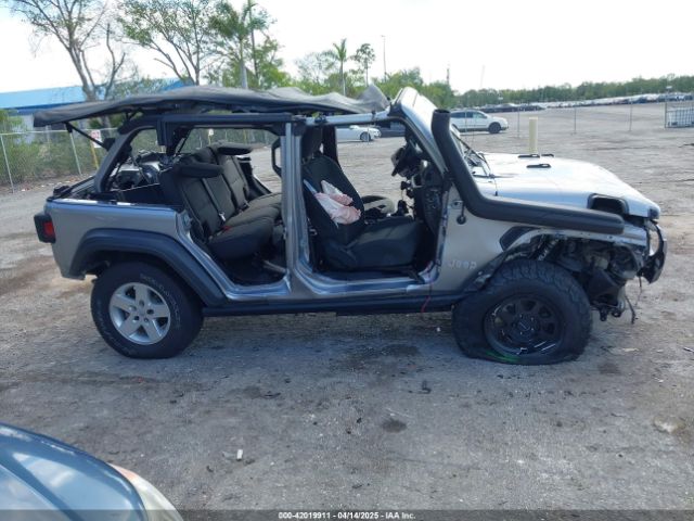 1C4HJXDG7JW170077 Jeep Wrangler Unlimited Sport 4x4