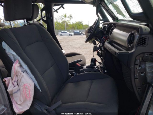 1C4HJXDG7JW170077 Jeep Wrangler Unlimited Sport 4x4