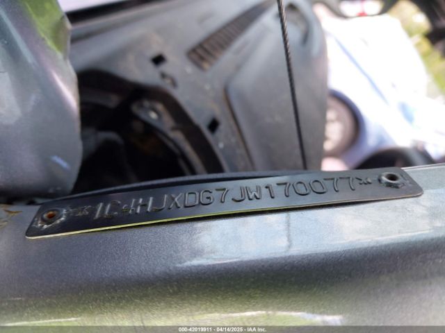 1C4HJXDG7JW170077 Jeep Wrangler Unlimited Sport 4x4