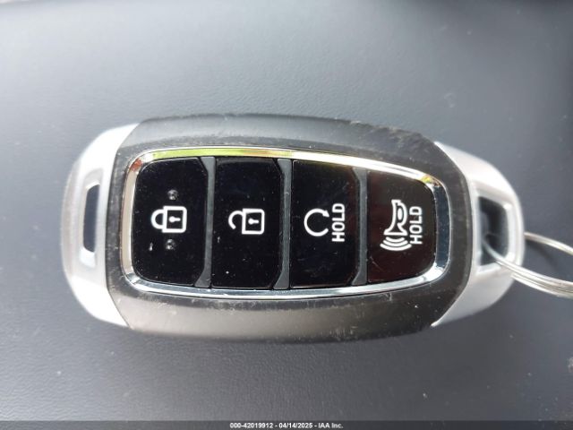 KMHRC8A36RU330152 Hyundai Venue Limited