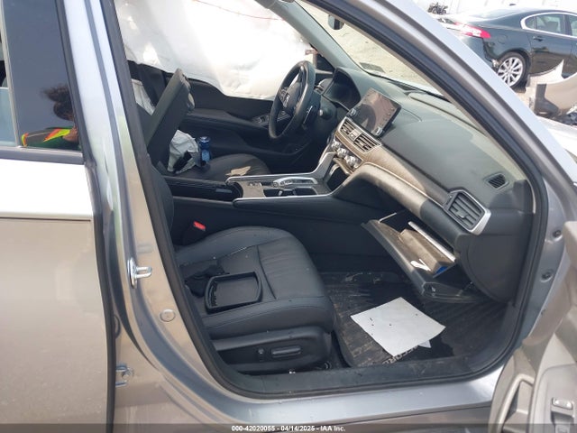 1HGCV2F95NA013734 Honda Accord Touring