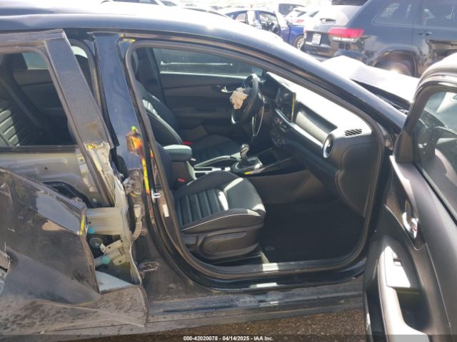 3KPF54AD6PE670383 KIA Forte Gt-line