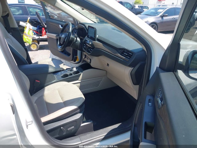 1FMCU9J91LUB45740 Ford Escape Titanium