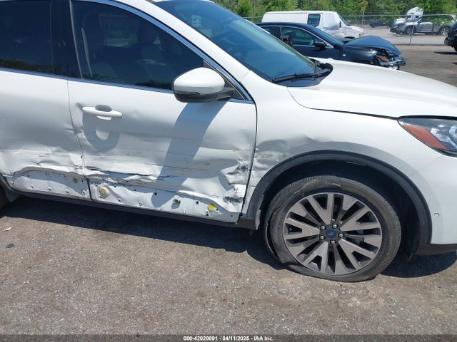 1FMCU9J91LUB45740 Ford Escape Titanium