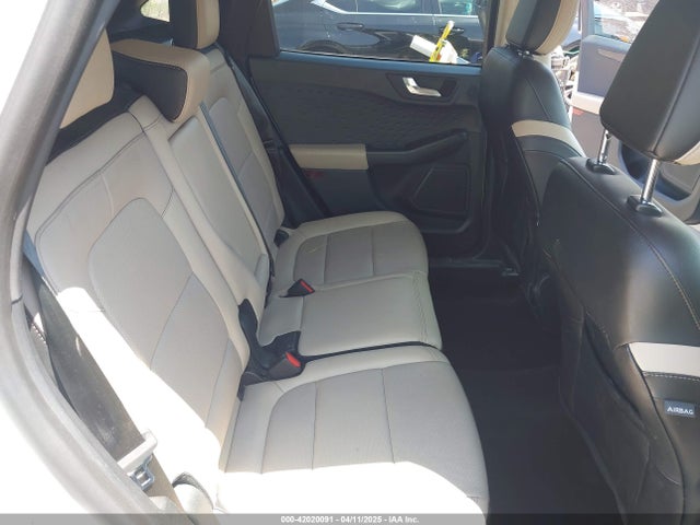1FMCU9J91LUB45740 Ford Escape Titanium